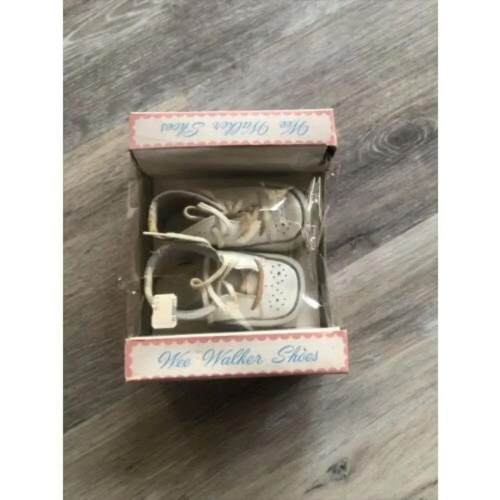 VINTAGE LEATHER WEE WALKERS BABY SHOES 1950's
